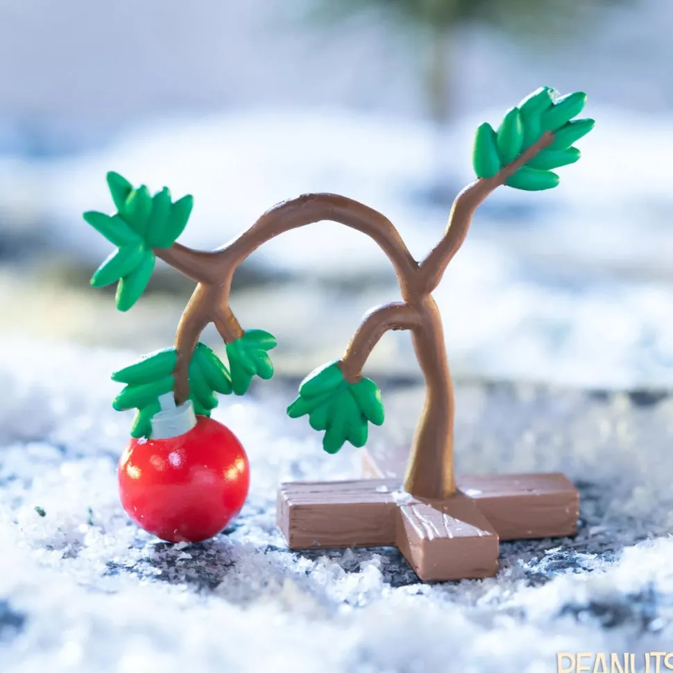 A Charlie Brown Christmas (1965) - Charlie Brown, Sad Tree & Linus ReAction 3.75" Action Figure Box Set
