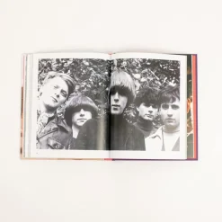 A Scene in Between: Tripping Through the Fashions of UK Indie Music 1980-1998 by Sam Knee Paperback Book