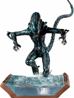 Aliens - Blue Alien Warrior Water Attack 1/6th Scale Diorama Statue