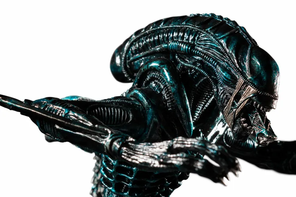 Aliens - Blue Alien Warrior Water Attack 1/6th Scale Diorama Statue