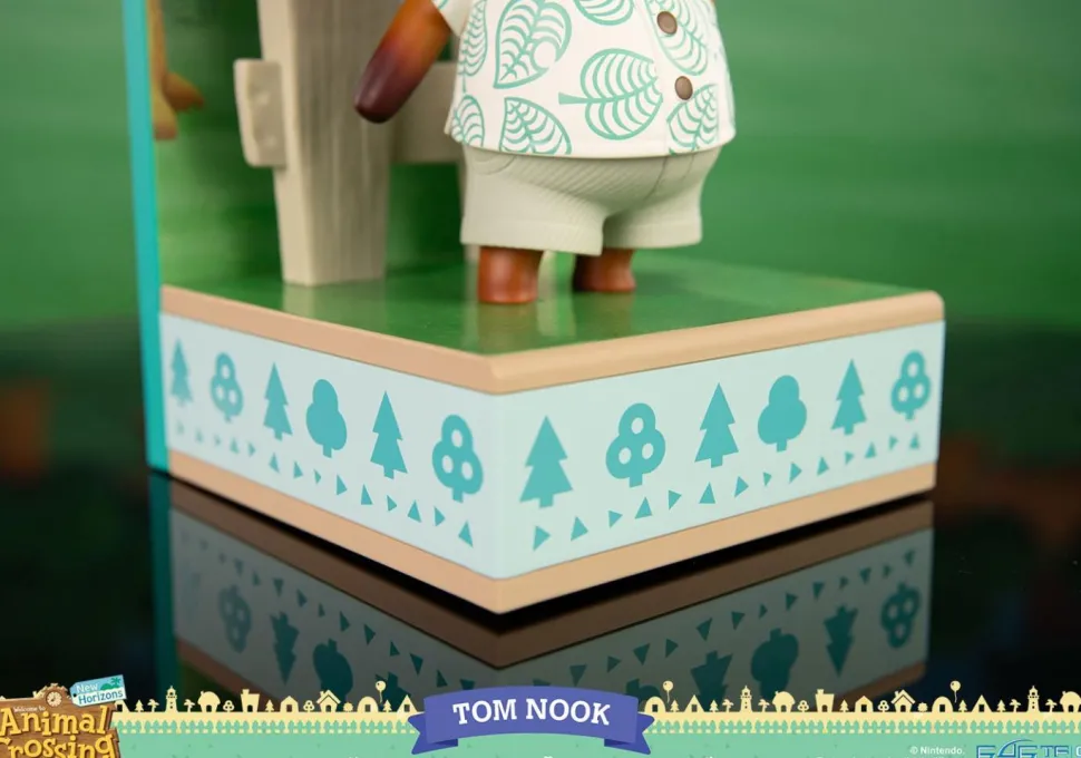 Animal Crossing: New Horizons - Tom Nook (Exclusive Edition) 10" PVC Statue