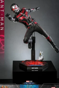 Ant-Man and the Wasp: Quantumania - Ant-Man 1/6th Scale Hot Toys Action Figure