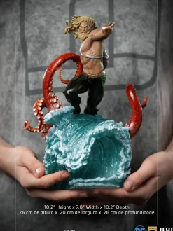 Aquaman - Aquaman Deluxe 1/10th Scale Statue
