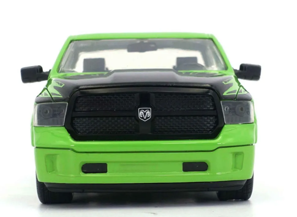 Avengers - Hulk & 2014 Dodge Ram 1500 1/24th Scale Die-Cast Vehicle Replica