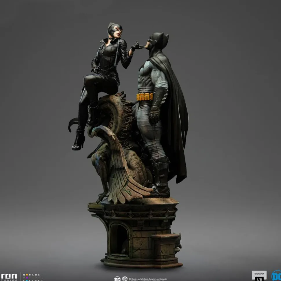 Batman - Batman & Catwoman 1/6th Scale Diorama Statue