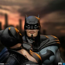 Batman - Batman & Catwoman 1/6th Scale Diorama Statue