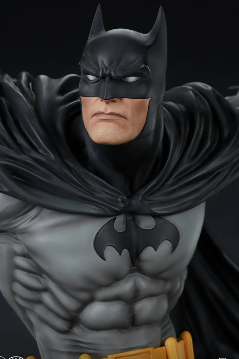 Batman - Batman by Martin Canale (Black Variant) Premium Format Statue (Sideshow Exclusive)
