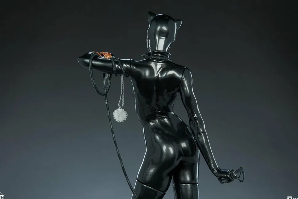 Batman - Catwoman Premium Format Statue