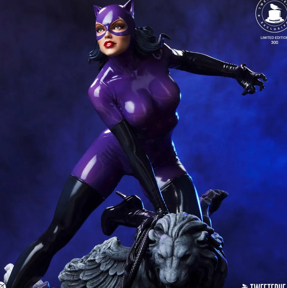 Batman - Catwoman (Purple Edition) 1/4 Scale Maquette Statue