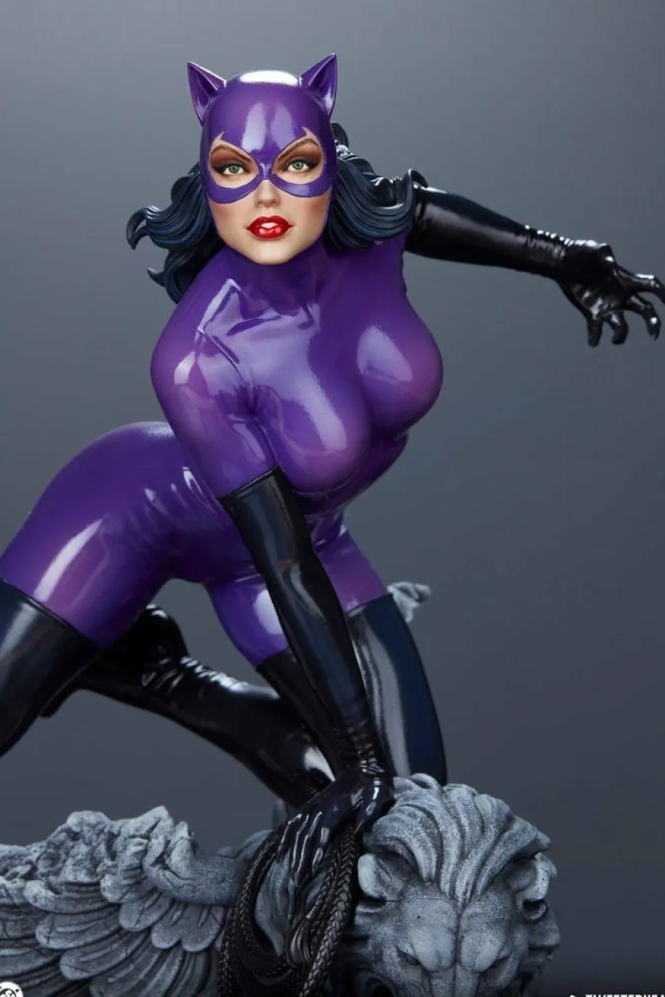 Batman - Catwoman (Purple Edition) 1/4 Scale Maquette Statue