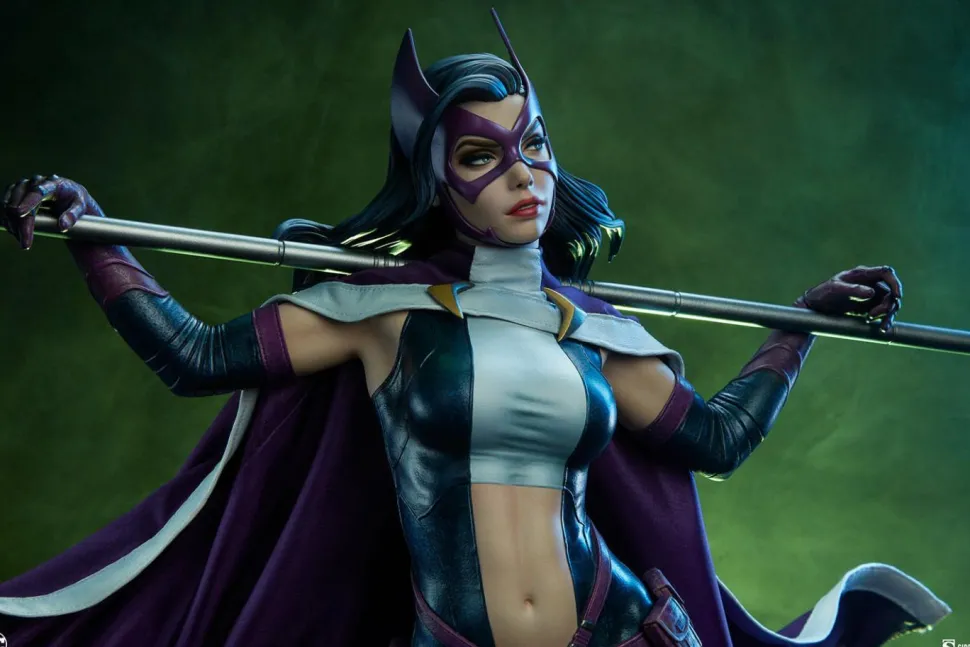 Batman - Huntress Premium Format Statue