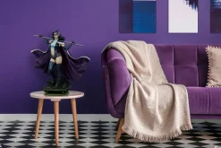 Batman - Huntress Premium Format Statue