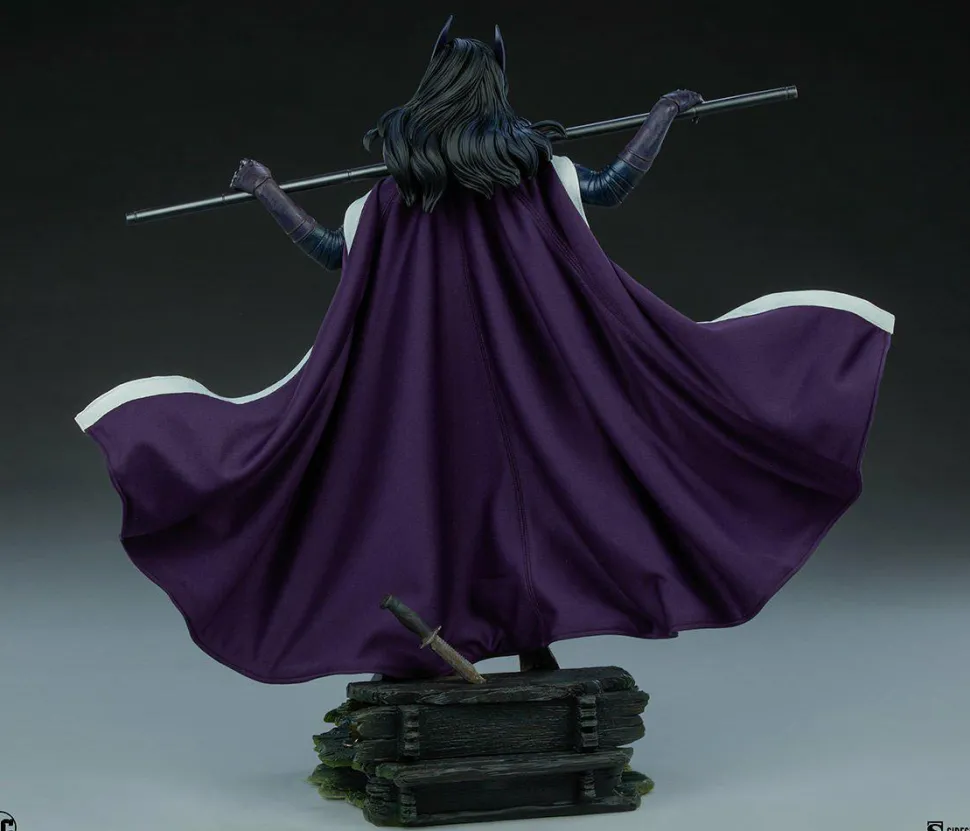 Batman - Huntress Premium Format Statue