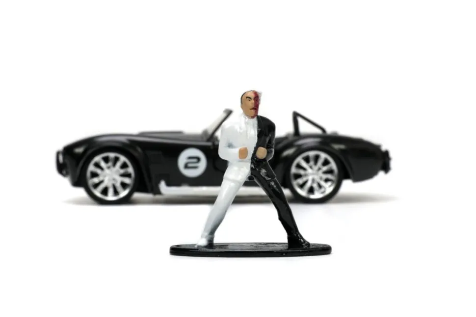 Batman - Two-Face & 1965 Shelby Cobra 427 S/C Hollywood Rides 1/32 Scale Die-Cast Vehicle Replica