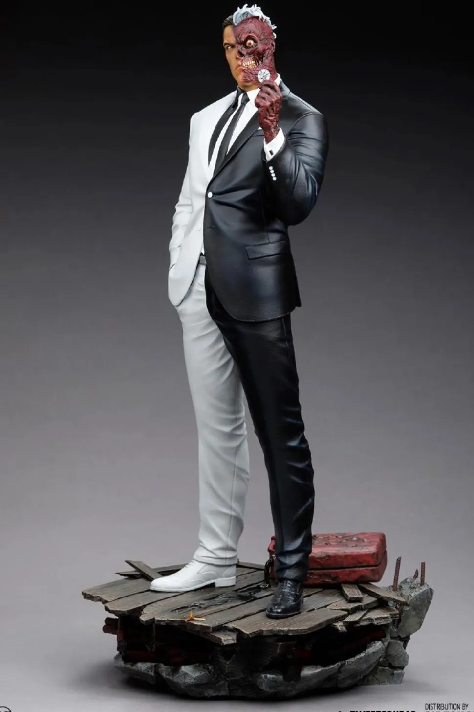 Batman - Two-Face 1/6th Scale Maquette Statue