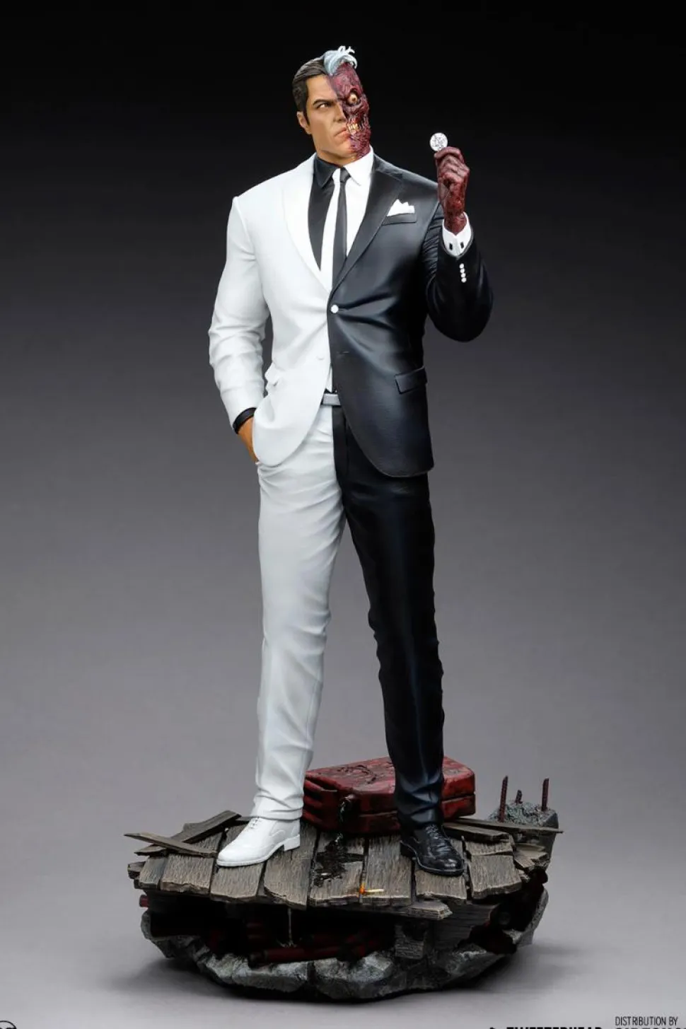 Batman - Two-Face 1/6th Scale Maquette Statue