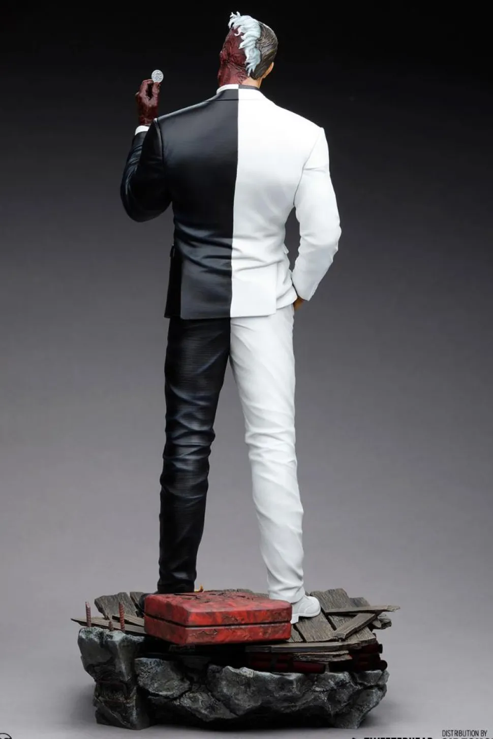Batman - Two-Face 1/6th Scale Maquette Statue