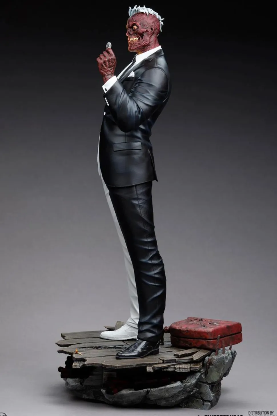 Batman - Two-Face 1/6th Scale Maquette Statue