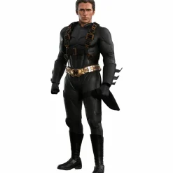 Batman Begins - Batman 1/6th Scale Hot Toys Action Figure