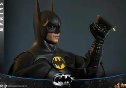 Batman Returns (1992) - Batman (2.0) Deluxe Version 1/6th Scale Hot Toys Action Figure