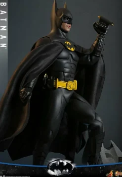 Batman Returns (1992) - Batman (2.0) Deluxe Version 1/6th Scale Hot Toys Action Figure
