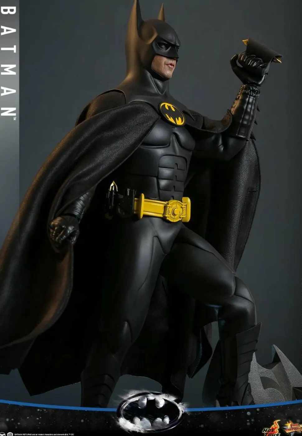 Batman Returns (1992) - Batman (2.0) Deluxe Version 1/6th Scale Hot Toys Action Figure