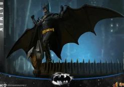 Batman Returns (1992) - Batman (2.0) 1/6th Scale Hot Toys Action Figure