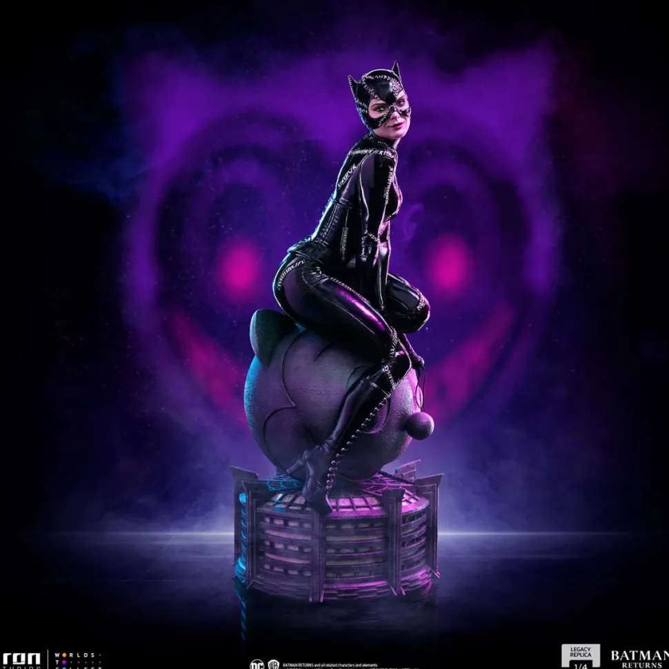 Batman Returns - Catwoman 1/4th Scale Legacy Statue