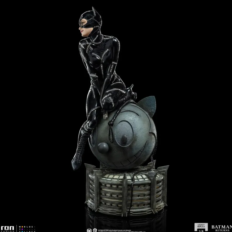 Batman Returns - Catwoman 1/4th Scale Legacy Statue