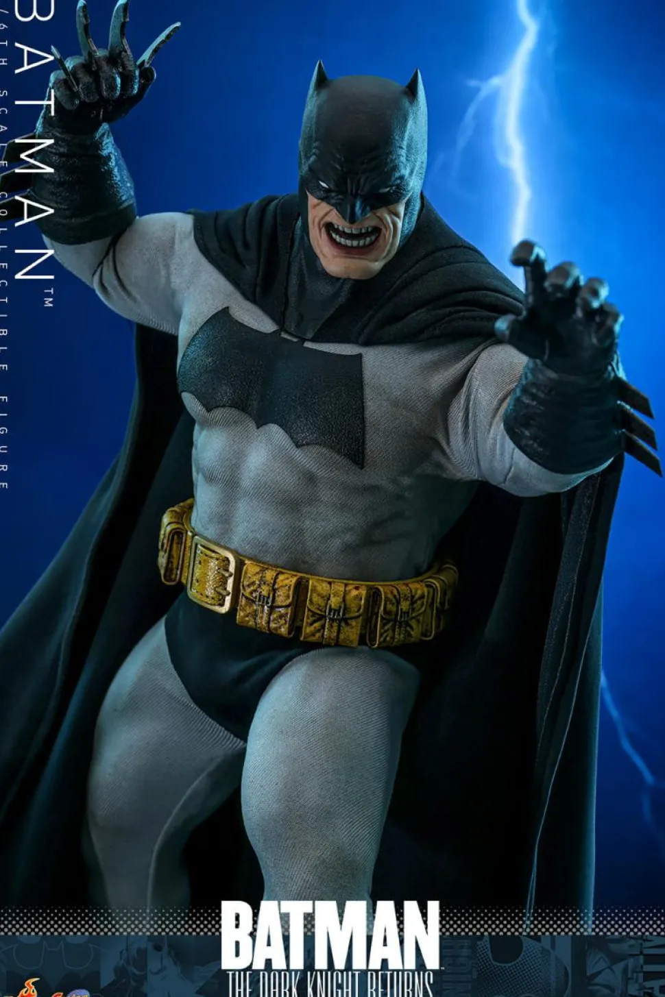 Batman: The Dark Knight Returns - Batman 1/6th Scale Hot Toys Action Figure