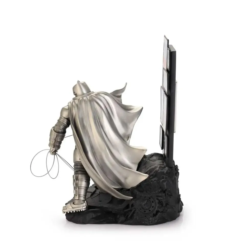 Batman: The Dark Knight Returns - Batman Limited Edition 11" Pewter Statue