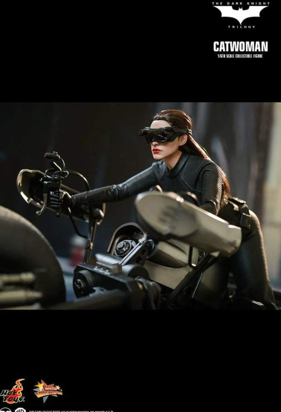 Batman: The Dark Knight Rises - Catwoman 1/6th Scale Hot Toys Action Figure