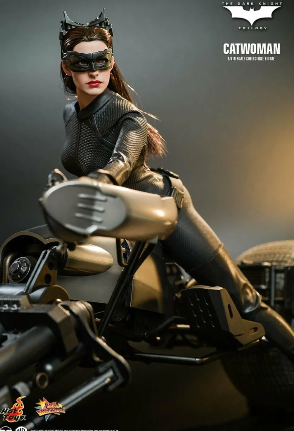 Batman: The Dark Knight Rises - Catwoman 1/6th Scale Hot Toys Action Figure