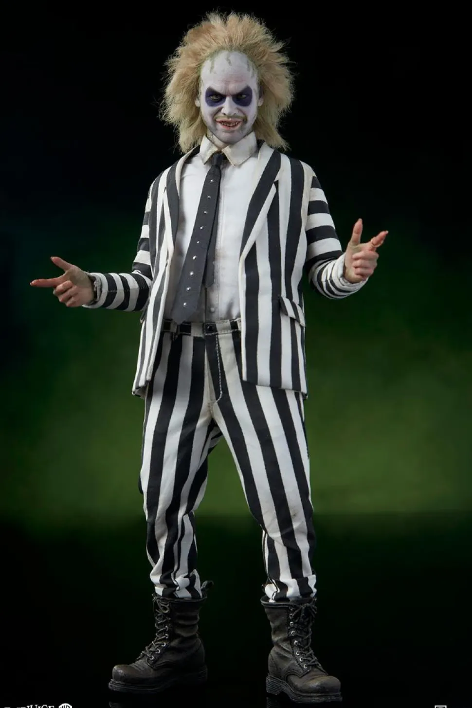 Beetlejuice - Beetlejuice in Striped Suit 1/6th Scale Action Figure