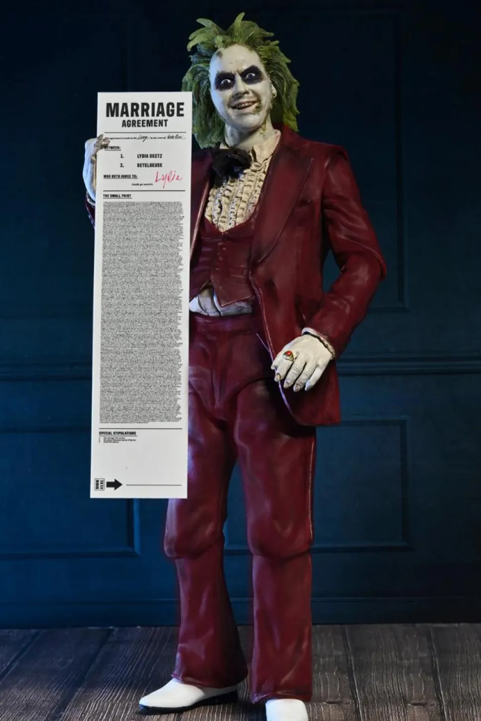 Beetlejuice Beetlejuice (2024) - Beetlejuice 'Wedding Tuxedo' Ultimate 7" Scale Action Figure