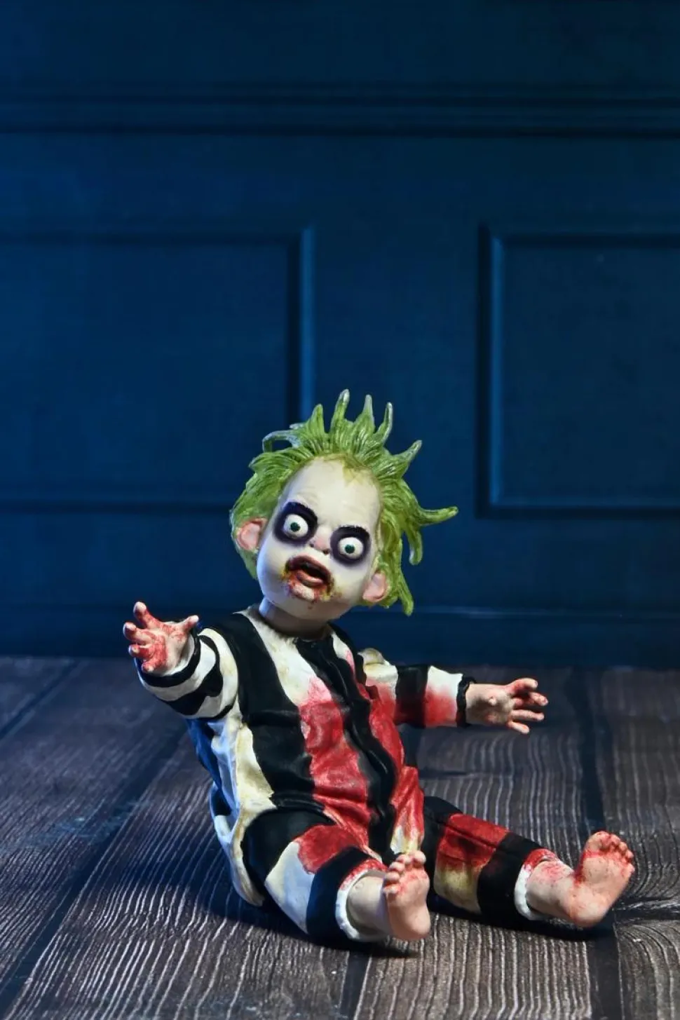 Beetlejuice Beetlejuice (2024) - Beetlejuice 'Wedding Tuxedo' Ultimate 7" Scale Action Figure