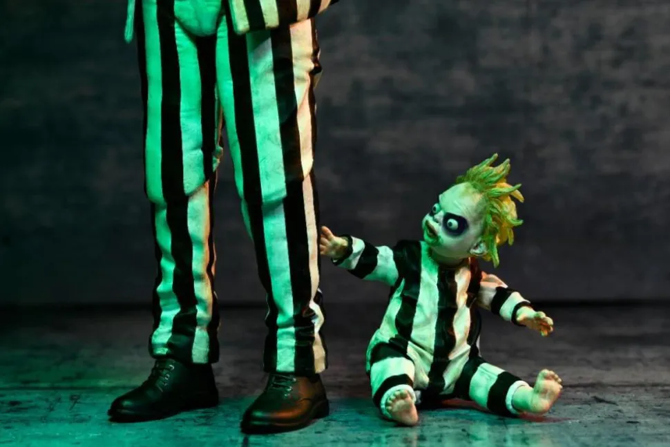 Beetlejuice Beetlejuice (2024) - Beetlejuice (Striped Suit) Ultimate 7'' Scale Action Figure