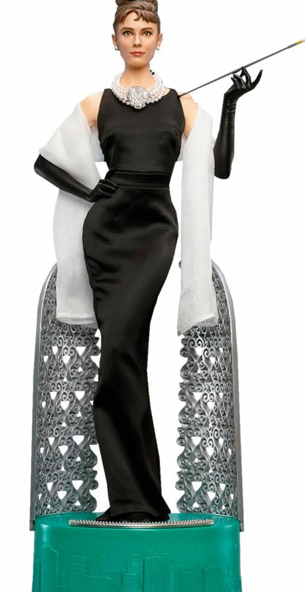 Breakfast at Tiffany’s - Audrey Hepburn as Holly Golightly Deluxe 1/4 Scale Statue