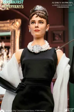 Breakfast at Tiffany’s - Audrey Hepburn as Holly Golightly Deluxe 1/4 Scale Statue