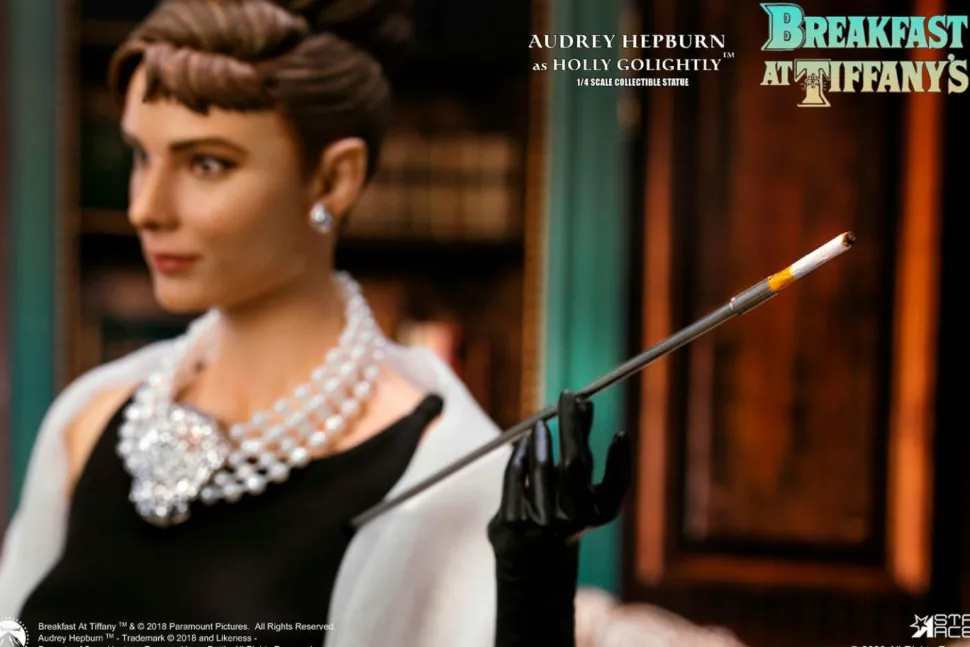 Breakfast at Tiffany’s - Audrey Hepburn as Holly Golightly Deluxe 1/4 Scale Statue