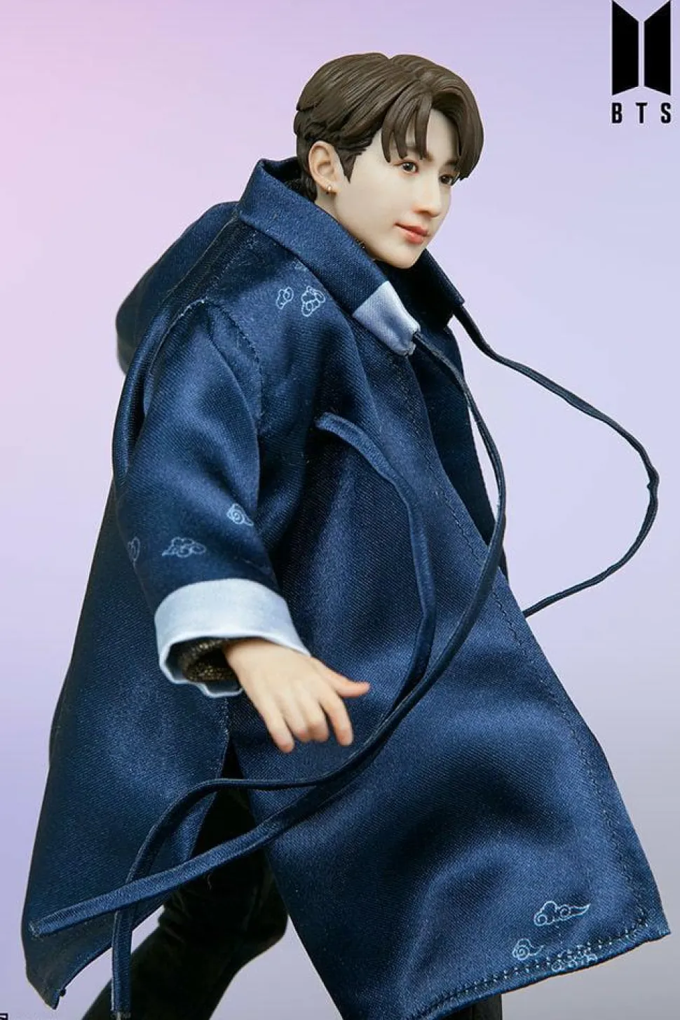 BTS - Jung Kook Deluxe 9” Statue