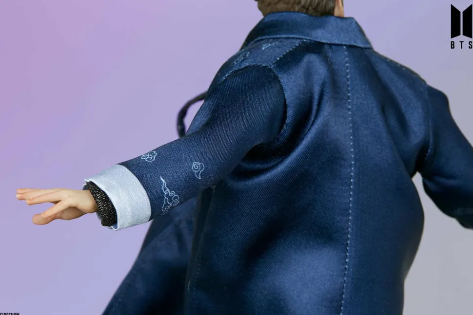 BTS - Jung Kook Deluxe 9” Statue