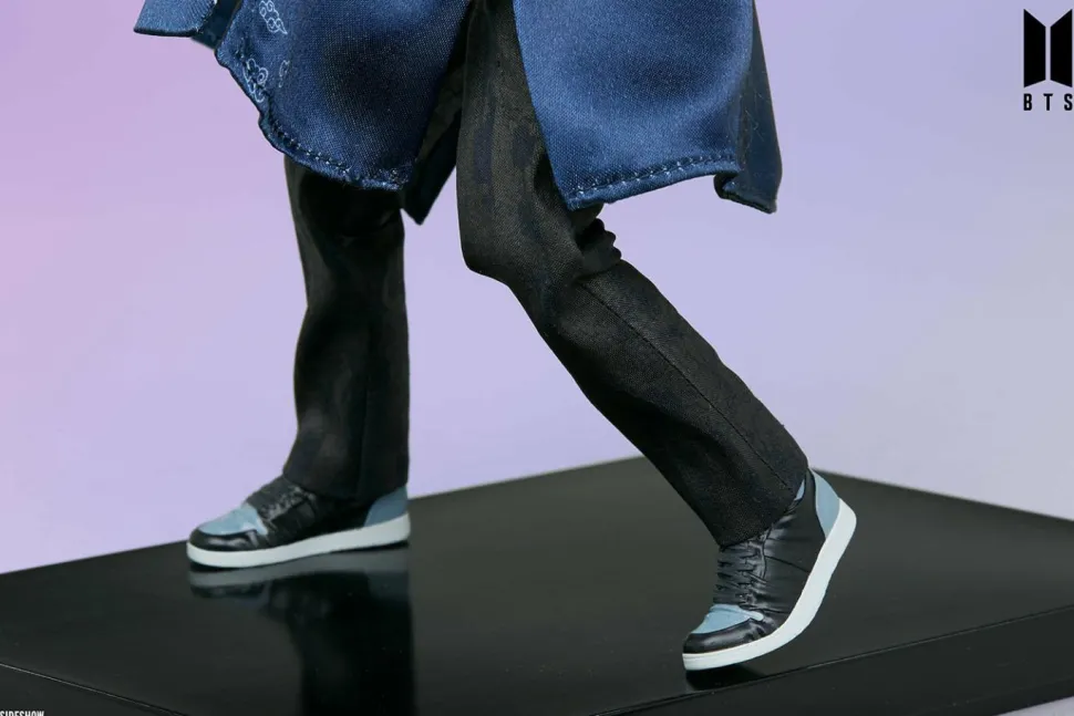 BTS - Jung Kook Deluxe 9” Statue
