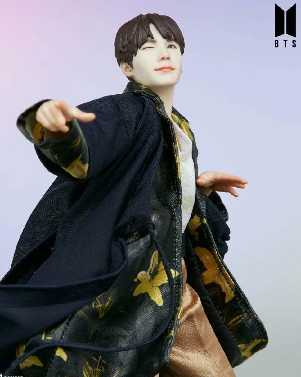 BTS - SUGA Deluxe 9” Statue