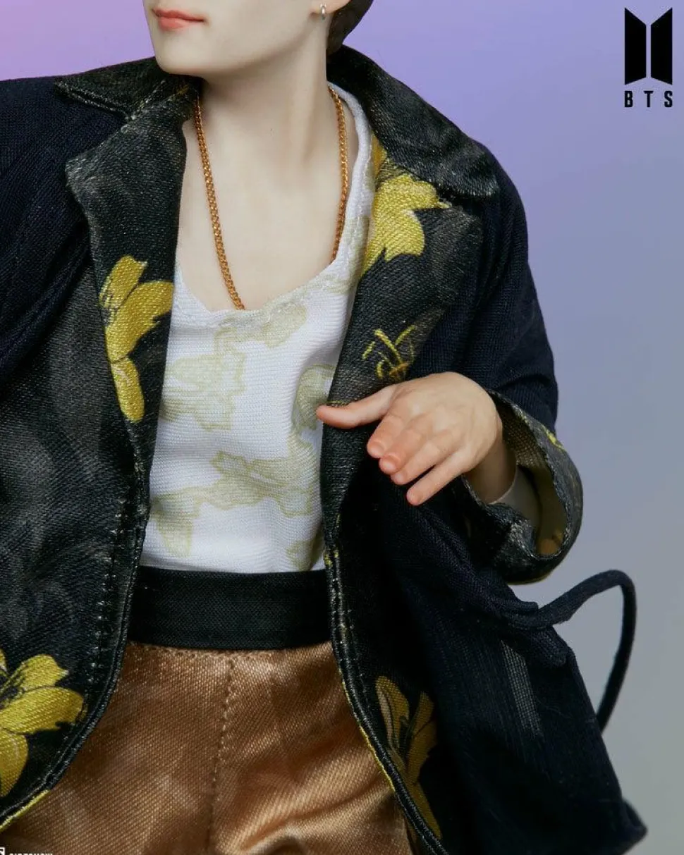 BTS - SUGA Deluxe 9” Statue