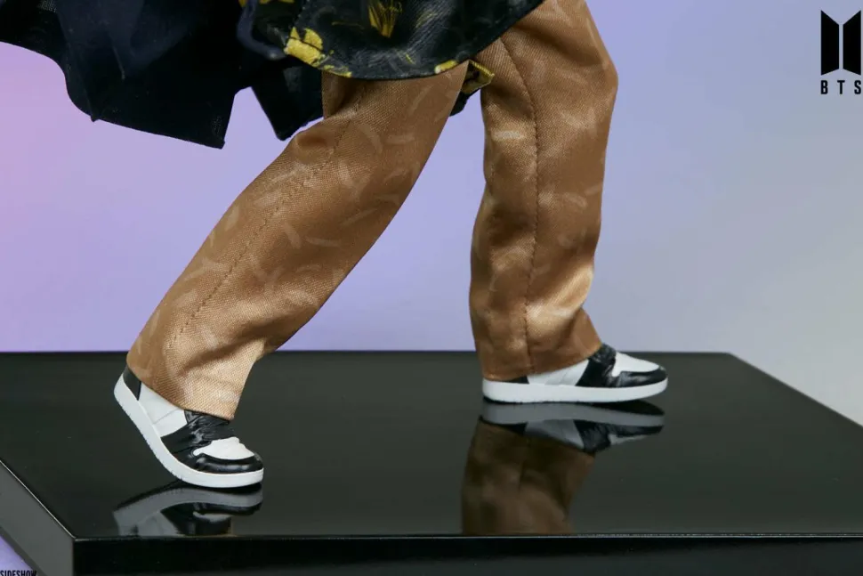 BTS - SUGA Deluxe 9” Statue