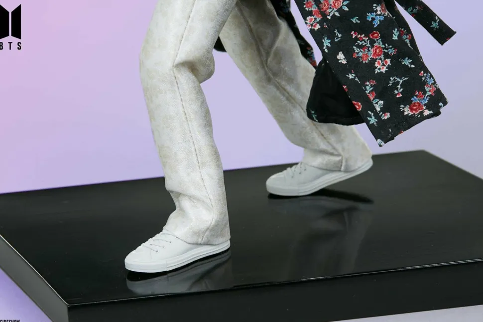 BTS - V Deluxe 9” Statue