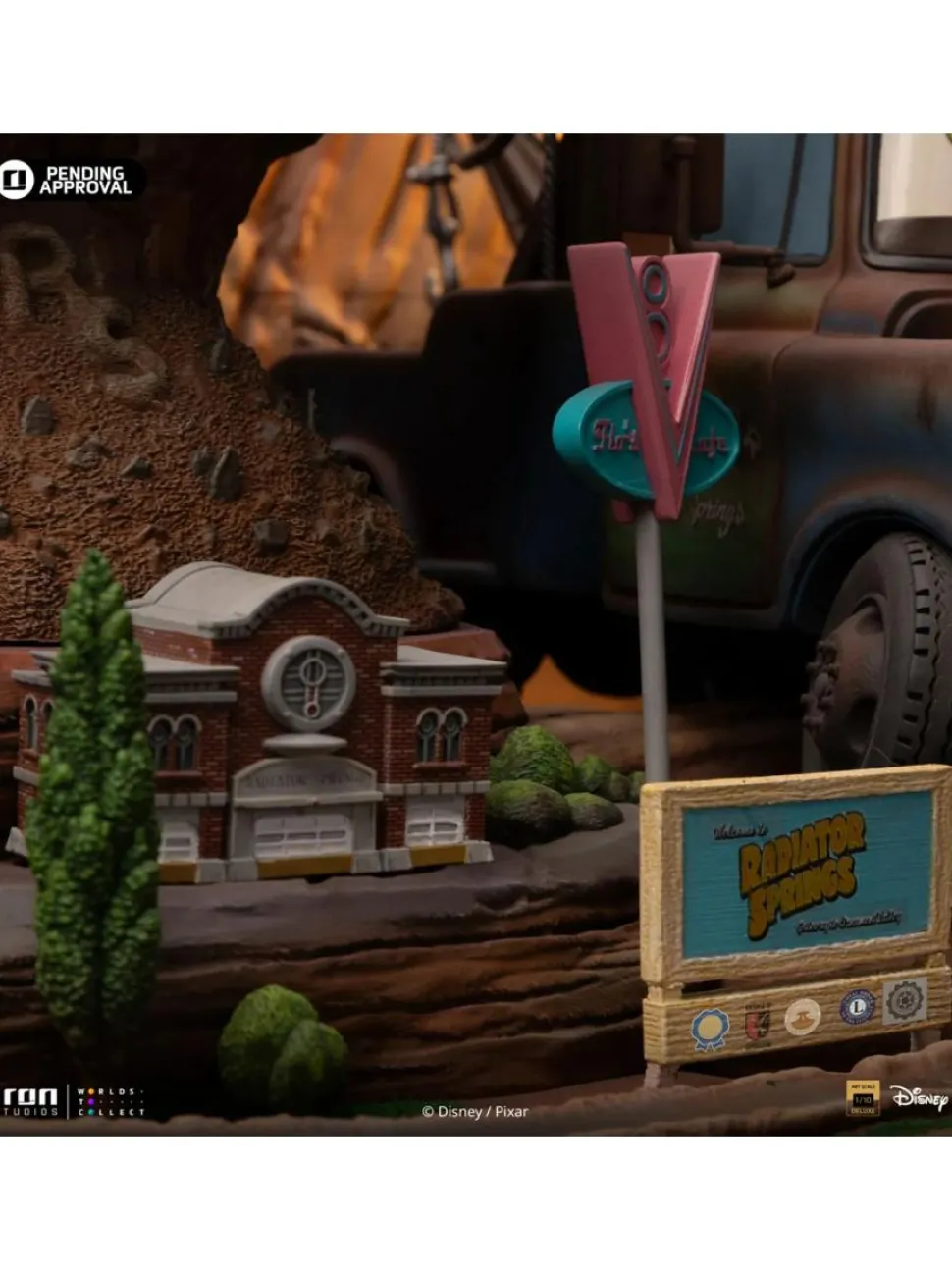 Cars - Lightning McQueen & Tow Mater Deluxe 1/10th Scale Statue
