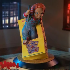 Child’s Play (1988) - Chucky Breakout 9” PVC Diorama Statue