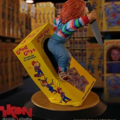 Child’s Play (1988) - Chucky Breakout 9” PVC Diorama Statue